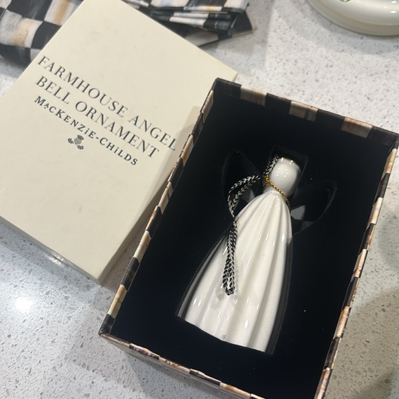 Farmhouse Angel bell ornament - Picture 3 of 4